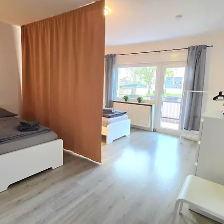 Moderne Monteurwohnung Mit Balkon, Einzelbetten, Voll Ausgestattet, Kostenloser Parkplatz & Wlan In - Hl01 *