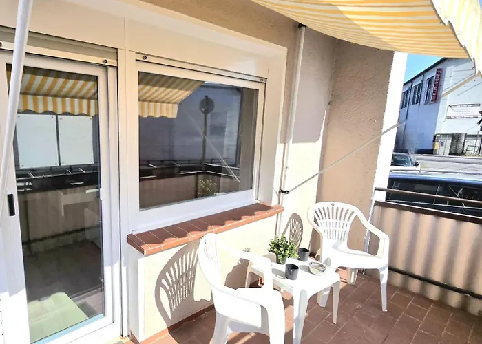 Modern 3-room With Balcony & Free Parking & Free Wi-fi In - Hl01