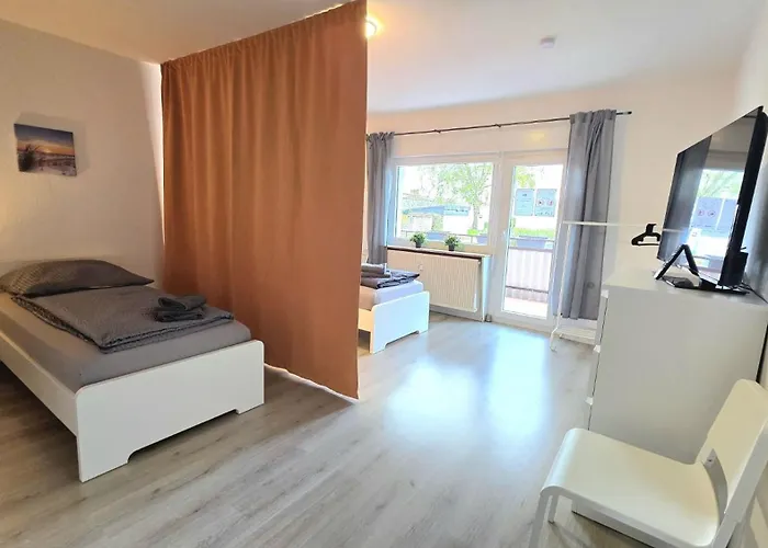 Modern 3-room With Balcony & Free Parking & Free Wi-fi In - Hl01 *